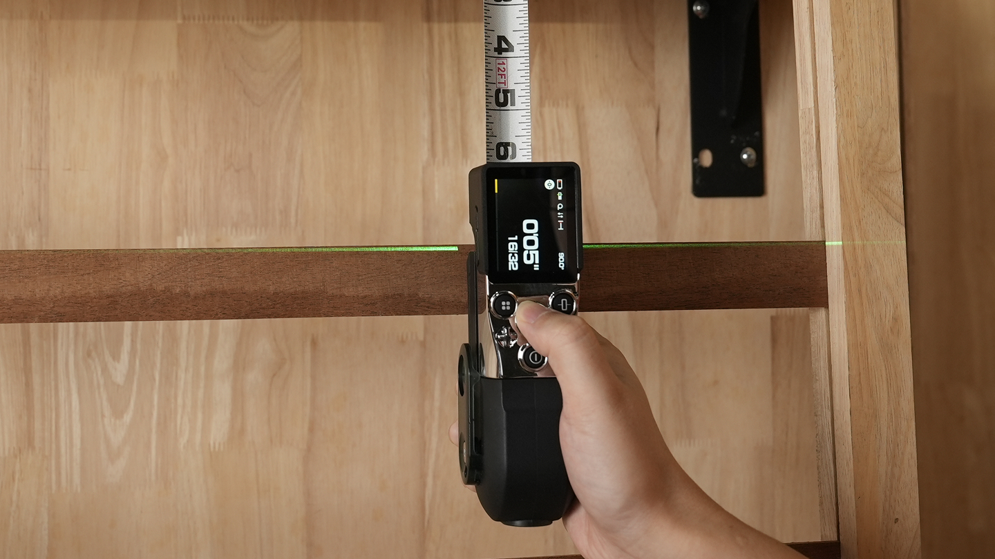 MILESEEY XTAPE1 measuring wood with digital tape and green laser alignment