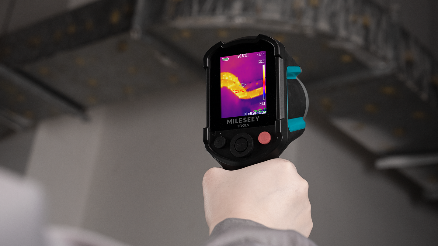 MILESEEY TR20 Pro thermal imager inspecting heat patterns on equipment